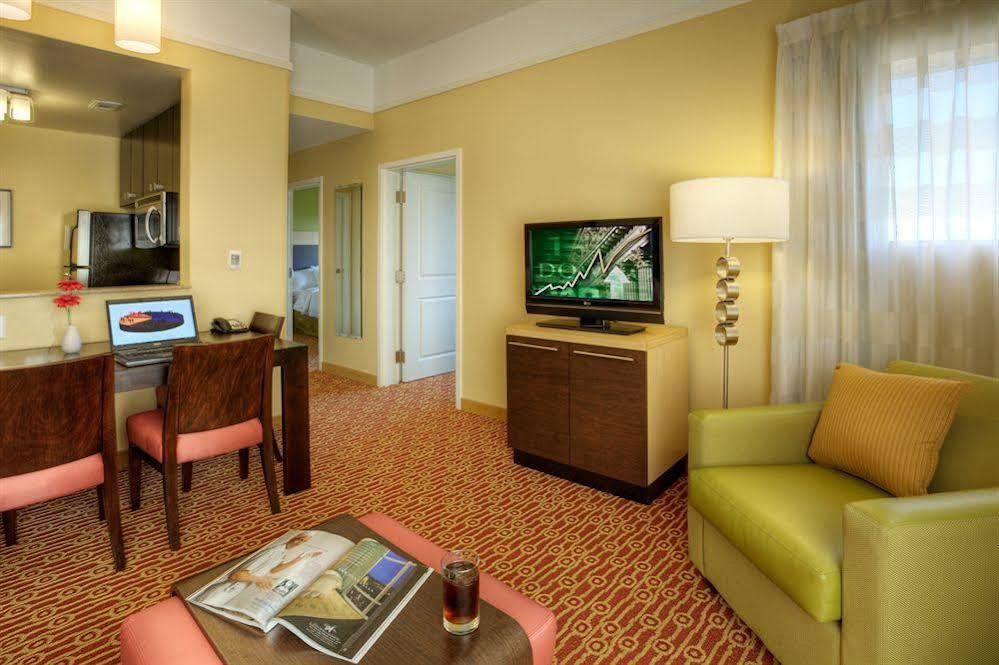 Towneplace Suites Dallas/Lewisville Exterior photo